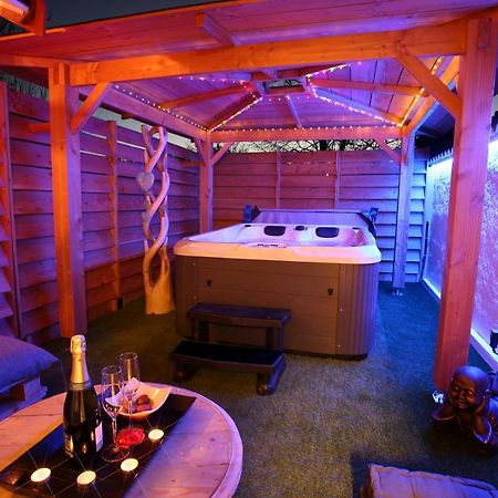 Lovina Chambre De Charme Avec Jaccuzi Velaux Zewnętrze zdjęcie